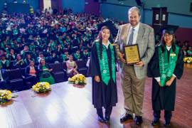 El alcalde Tomás Gutiérrez Merino apadrinó a la trigésima generación de la Secundaria Técnica No. 82 en Ramos Arizpe.