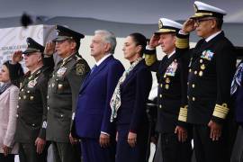 Ricardo Trevilla Trejo, próximo secretario de la Defensa Nacional, Andrés Manuel López Obrador, presidente de México, Claudia Sheinbaum Pardo, presidenta electa de México, José Rafael Ojeda, secretario de Marina, y Raymundo Morales próximo secretario de Marina, durante el mensaje a los integrantes del Ejército, Fuerza Aérea, Armada y Guardia Nacional, en el Heroico Colegio Militar con sede en Tlalpan.