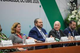 El alcalde Tomás Gutiérrez Merino (al centro), informó que el Municipio asumirá los trabajos ante la falta de recursos federales para intervenir la zona.