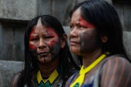 Indígenas llegan a la Cumbre de los Pueblos en la COP30 en Belém, Brasil.