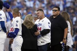 Familiares asistieron al homenaje de la leyenda del beisbol mexicano previo al inicio de la Serie Mundial 2024.