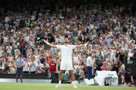 El serbio logró su octava semifinal consecutiva en Wimbledon, una marca inédita en la historia del torneo.