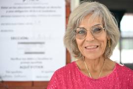 Doña Dora Elvia Alemán recorrió varias casillas antes de localizar la sección donde podía emitir su voto.