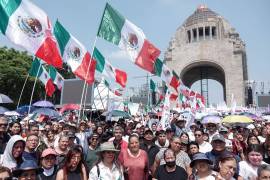 Miles de simpatizantes acudieron al Monumento a la Revolución durante la ceremonia de rendición de cuentas encabezada por la presidenta de México, Claudia Sheinbaum.