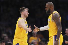 Luka Doncic hizo una gran conexión con LeBron James y juntos llevaron a los Lakers a su victoria 32 en la Temporada 2024-2025 de la NBA.