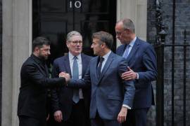 El presidente ucraniano Volodymyr Zelenskyy (izq) con el primer ministro británico Keir Starmer, el presidente francés Emmanuel Macron y el canciller alemán Friedrich Merz, en 10 Downing Street, Londres.