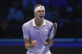 Zverev demostró el buen nivel que trae dejando en la lona a Alcaraz, favorito a conquistar este torneo.