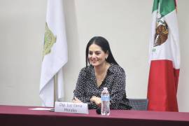 Luz Elena Morales, presidenta de la Junta de Gobierno del Congreso del Estado de Coahuila, durante su ponencia en el 5º Congreso Internacional “Mujeres de Alta Ponencia” en la UANE.