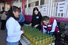 El alcalde Carlos Villarreal Pérez encabezó el arranque del programa “Canasta Básica para Todos” en la Casa Meced, beneficiando a las familias de Monclova.