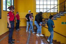 El ejercicio permitió comprobar la capacidad de evacuación rápida y ordenada del personal municipal.