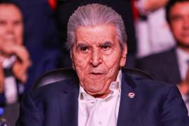 Atribuyó su decisión a recomendaciones médicas y a pasar mayor tiempo con su familia.