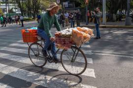 Los trabajadores informales en noviembre totalizaron 32.8 millones, lo que elevó la tasa de informalidad al 54.6 %. FOTO: