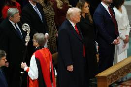 Washington (United States), 21/01/2025.- Reverend Mariann Edgar Budde (front) passes US President Donald Trump (C) during the National Prayer Service at the Washington National Cathedral in Washington, DC, USA, 21 January 2025. President Trump was inaugurated on 20 January in a ceremony at the US Capitol. EFE/EPA/WILL OLIVER