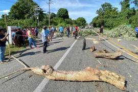 Los habitantes denunciaron que en la región existen kilómetros de ductos que conducen hacia Campeche y que, aseguran, no han recibido mantenimiento adecuado.