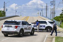 La policía de Baton Rouge bloquea la entrada al campus de la Southern University luego que una amenaza llevara a los administradores a anunciar un confinamiento en Baton Rouge, Luisiana.