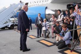El presidente Donald Trump habló este sábado con los periodistas antes de abordar el Air Force One.