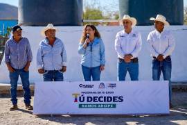 Autoridades municipales supervisaron la instalación de la nueva línea de conducción y los depósitos de almacenamiento en el ejido La Tortuga.
