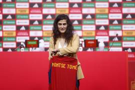 La nueva seleccionadora absoluta, Montse Tomé fue presentada este lunes y anunció la convocatoria para los partidos de la Liga de Naciones contra Suecia, el viernes 22, y contra Suiza, el día 26.