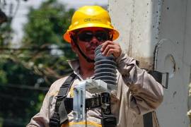 El alcalde Javier Díaz González exigió a la CFE garantizar el suministro eléctrico en los pozos de agua de Saltillo ante los constantes apagones registrados durante el año.
