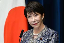 La primera ministra de Japón, Sanae Takaichi, ofrece una conferencia de prensa tras una reestructuración del gabinete en la oficina del primer ministro.