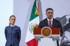 Omar García Harfuch informó sobre avances en la investigación del asesinato del alcalde de Uruapan, Carlos Manzo, destacando que no hay indicios de vínculos entre policías municipales y el crimen organizado, y que se analizan videos clave del ataque