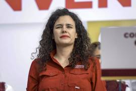 Luisa María Alcalde es en estos momentos, califica Riva Palacio, un “lame duck”, pues aunque se mantiene en el puesto, ha perdido toda influencia real.