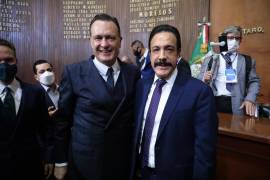 El ex gobernador y ex priista fue cuestionado por la oposición por haber entregado el gobierno de Hidalgo a Morena en las pasadas elecciones.