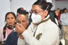 Autoridades sanitarias de la Ciudad de México reforzaron las campañas de vacunación y los cercos epidemiológicos ante el aumento de casos de sarampión en varias alcaldías de la capital.