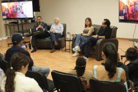 La abogada visitó la Facultad de Arquitectura de la Universidad Autónoma de Coahuila, en donde afirmó que en el país se ha confundido el acceso a la vivienda con la producción de casas, lo cual reduce el debate a un tema cuantitativo.