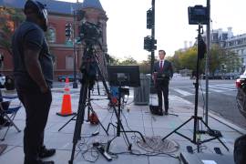 Vaughn Hillyard, corresponsal en la Casa Blanca de MS NOW, informa desde un lugar cercano a la residencia oficial, el lunes 21 de septiembre de 2026, en Washington.