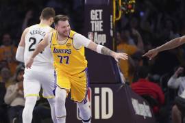 El esloveno Luka Doncic acaba de iniciar su aventura con los Lakers de Los Angeles y lo hico con el pie derecho, demostrando un gran entendimiento con “su majestad”, LeBron James.