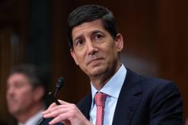 El presidente de la Reserva Federal, Kevin Warsh, testifica ante el Comité de Banca, Vivienda y Asuntos Urbanos del Senado para presentar al Congreso el informe semestral sobre política monetaria, en el Capitolio, el miércoles 15 de julio de 2026, en Washington, informó la AP.