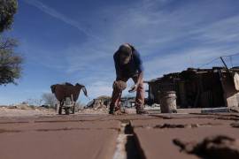 ‘Batallamos para subsistir’: ladrilleros de Saltillo, entre la carencia y la contaminación del aire