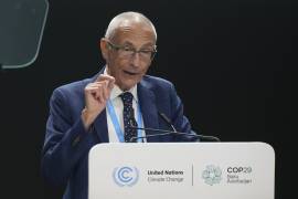 John Podesta, enviado de Estados Unidos para cuestiones climáticas, habla durante una cumbre sobre metano en la COP29 de la ONU en Bakú, Azerbaiyán.