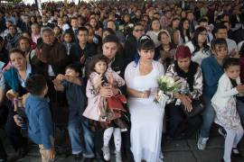 1100 parejas contrajeron matrimonio civil en la explanada de Ciudad Nezahualcoyotl, como parte del programa Bodas Colectivas Gratuitas organizado por el ayuntamiento de Neza.