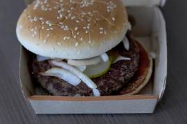 Dan a conocer que aumenta a 104 el número de personas enfermas de E. Coli vinculado con el consumo de hamburguesas de McDonald’s en Estados Unidos.