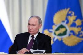 El presidente ruso Vladimir Putin asiste a una reunión ampliada de la junta de la Fiscalía General en Moscú,