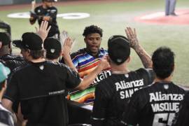 Oscar Colás volvió a responder con el bat en una noche que acercó a Saraperos a la pelea por los playoffs de la Zona Norte.