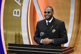 Carmelo Anthony agradeció entre lágrimas durante su discurso de inducción en Springfield.