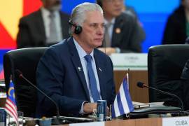 Aunque el gobierno cubano impone fuertes restricciones al sector privado del país, décadas de sanciones de Estados Unidos han paralizado la economía de Cuba