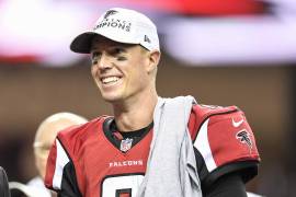 Matt Ryan regresa a los Falcons de Atlanta ahora desde los escritorios, tras convertirse en el jugador más emblemático en la historia de la franquicia.