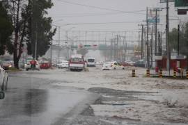 Diferentes puntos de la ciudad registraron inundaciones y acumulación de granizo, el pronóstico del clima para hoy es similar.