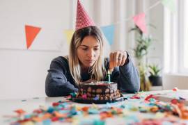 No querer celebrar un cumpleaños puede ser resultado de diversos factores psicológicos y sociales