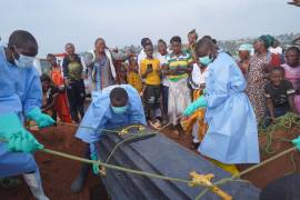 El entierro de una víctima del ébola en Bunia, provincia de Ituri, República Democrática del Congo, el 11 de agosto del 2026.