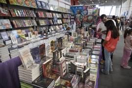 Saltillenses reportan que compraron menos libros este año en la FIL Coahuila
