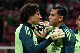 El debate antes de un encuentro de la Selección siempre se sitúa entre saber si Ochoa o Malagón serán el titular.