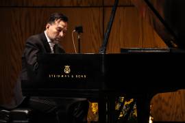 Alejandro Reyes-Valdés volvió a debutar como solista con su concierto.
