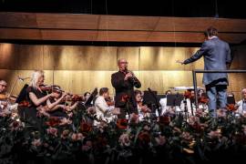 Deleita el clarinete al público de la Filarmónica del Desierto en concierto