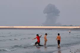 La guerra persiste después de seis meses de ataques a distancia entre Irán, Estados Unidos e Israel, ampliando su onda de choque en países como Líbano, Palestina, Irak, Omán, entre otros.
