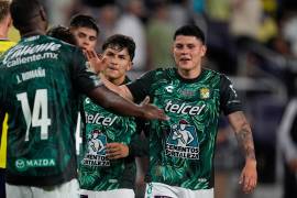 León festejó en Miami una victoria que confirmó su paso perfecto y terminó con las aspiraciones de Lionel Messi y Las Garzas.